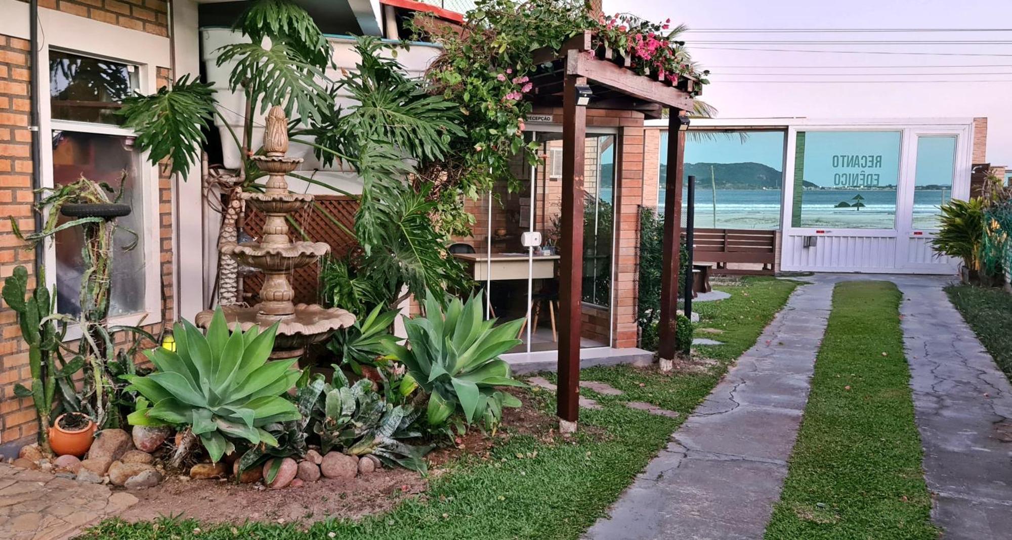 Pousada Recanto Edenico - A Beira Mar Da Praia Ponta Do Papagaio, Palhoca Sc Esterno foto